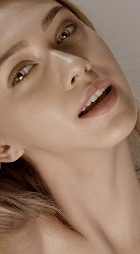 Maquillaje para boda en Colombia: cómo lograr que dure todo el día con el calor