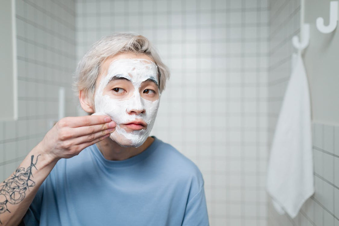 Skincare para hombres en Colombia: la rutina básica que todo colombiano necesita