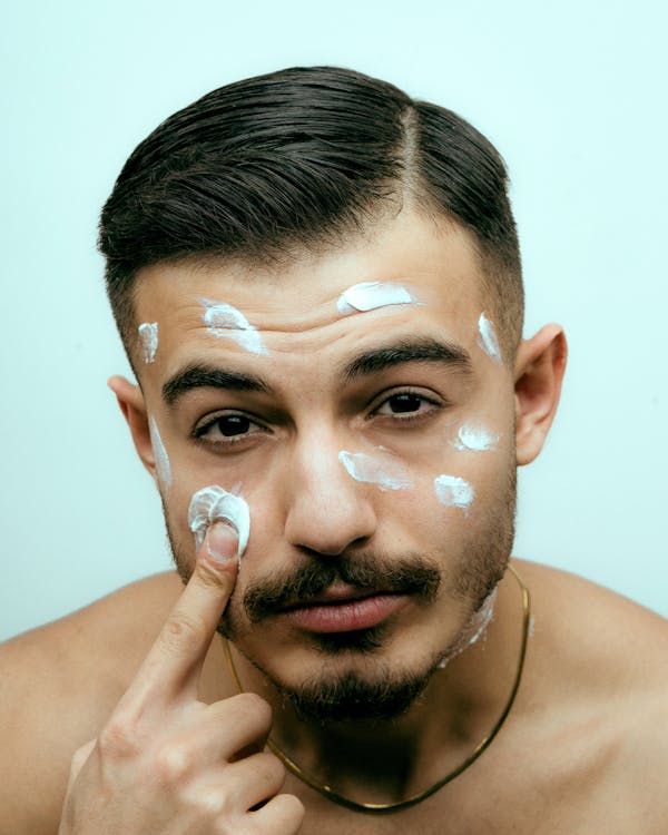 Skincare para diciembre en Colombia: cómo preparar tu piel para fiestas y viajes