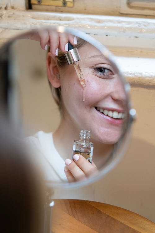 Skincare en el embarazo: qué ingredientes son seguros y cuáles evitar completamente