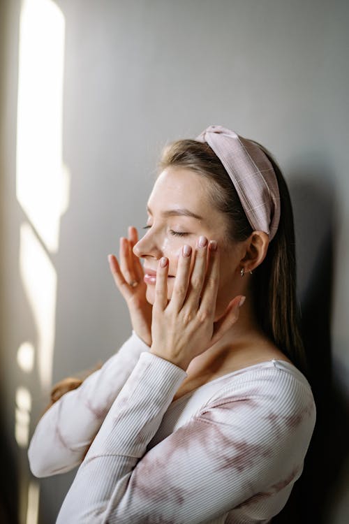 Skincare minimalista: la rutina de 3 pasos que realmente funciona (y cuánto ahorras)