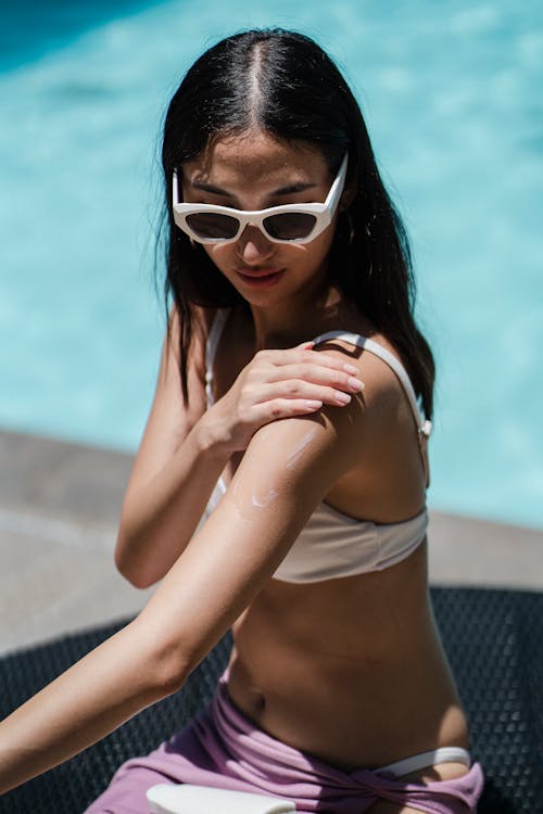 SPF 50 vs SPF 100: ¿cuál realmente necesitas viviendo en Colombia?