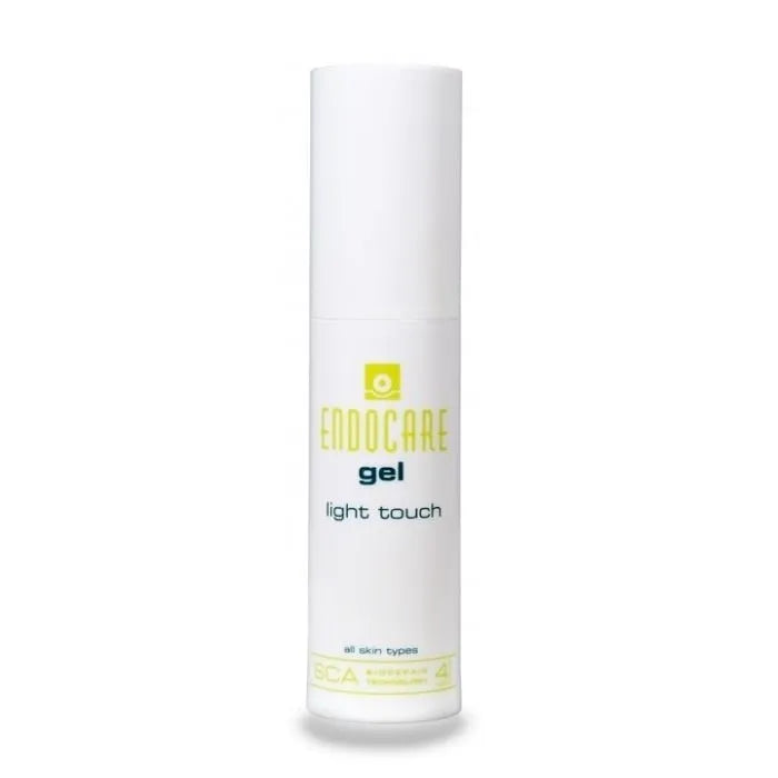 El Gel Toque Seco de Endocare, en presentación de 30 ml, es un producto facial que ofrece una textura ligera y de rápida absorción, dejando un acabado mate y sin brillos en la piel. Este gel, disponible en DermaBella, está especialmente formulado para pieles grasas o con tendencia acneica, proporcionando un efecto matificante y controlando el exceso de sebo.