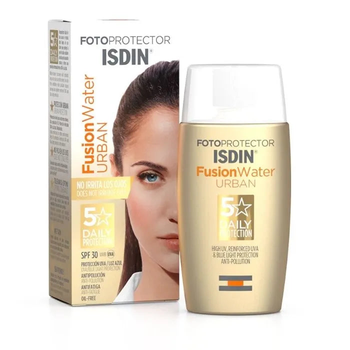 Protege tu piel de manera ligera y efectiva con el Fotoprotector ISDIN Fusion Water, disponible ahora en DermaBella. Este fotoprotector se caracteriza por su textura ligera tipo agua, que se absorbe rápidamente sin dejar residuos grasos, ofreciendo una protección solar eficaz y cómoda.