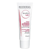 Revitaliza y protege tu piel sensible con nuestra exclusiva Sensibio Light, disponible solo en nuestra tienda, DermaBella. Esta crema ligera ha sido formulada con precisión para proporcionar hidratación y alivio a las pieles sensibles, restaurando el equilibrio natural.