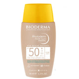 Experimenta la perfecta fusión entre protección solar y un toque natural con el Nude Touch Tres Claro SPF50 de Photoderm, disponible exclusivamente en nuestra tienda. Este protector solar ofrece una alta protección contra los rayos UVA/UVB y proporciona un acabado natural para un look impecable.