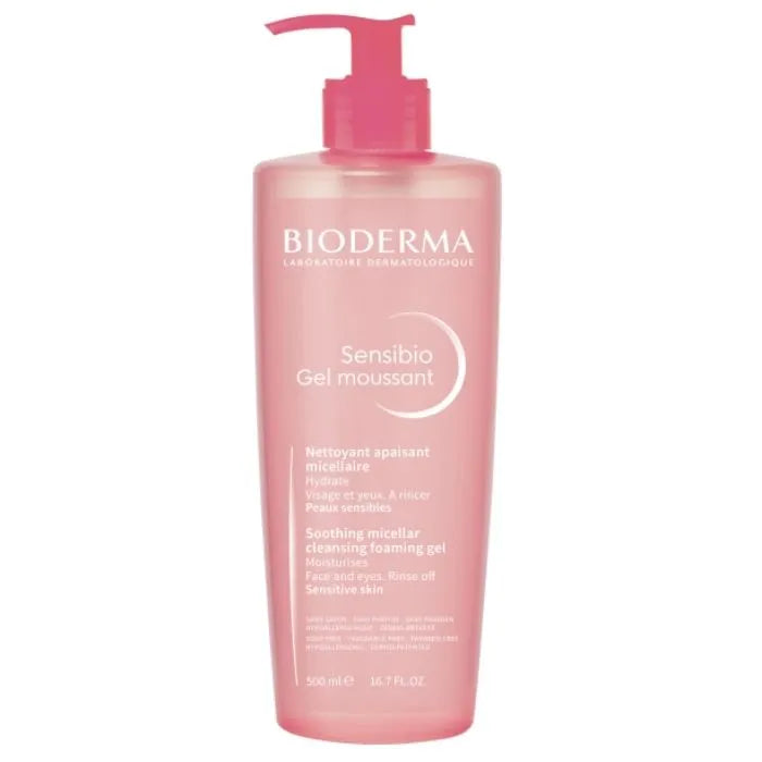 Experimenta una limpieza suave y efectiva para pieles sensibles con nuestro exclusivo Sensibio Gel Moussant, disponible solo en nuestra tienda, DermaBella. Este gel limpiador ha sido formulado con precisión para proporcionar una limpieza delicada, aliviar la irritación y restaurar el equilibrio cutáneo.